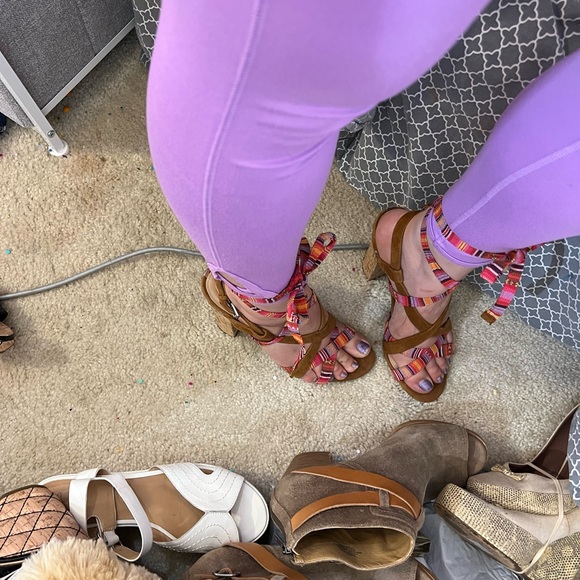 THE CUTEST GUESS CHUNKY HEELS TIE UP LACE BALLERINA SUMMER RIBBON TAN CORK 9 EUC - Picture 2 of 16